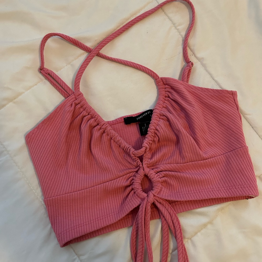 Cute pink cropped tank! 💞
